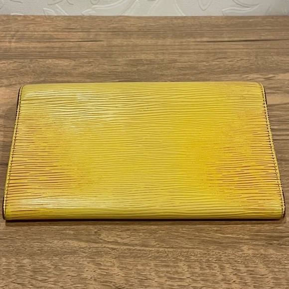 Authentic Louis Vuitton Long Epi Leather Wallet🌷 - Picture 12 of 13